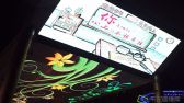 2019年9月9日，为庆祝教师节到来，北京六大地标为教师“亮灯” 。图为世贸天阶大屏幕。赵雅丹摄 千龙网发