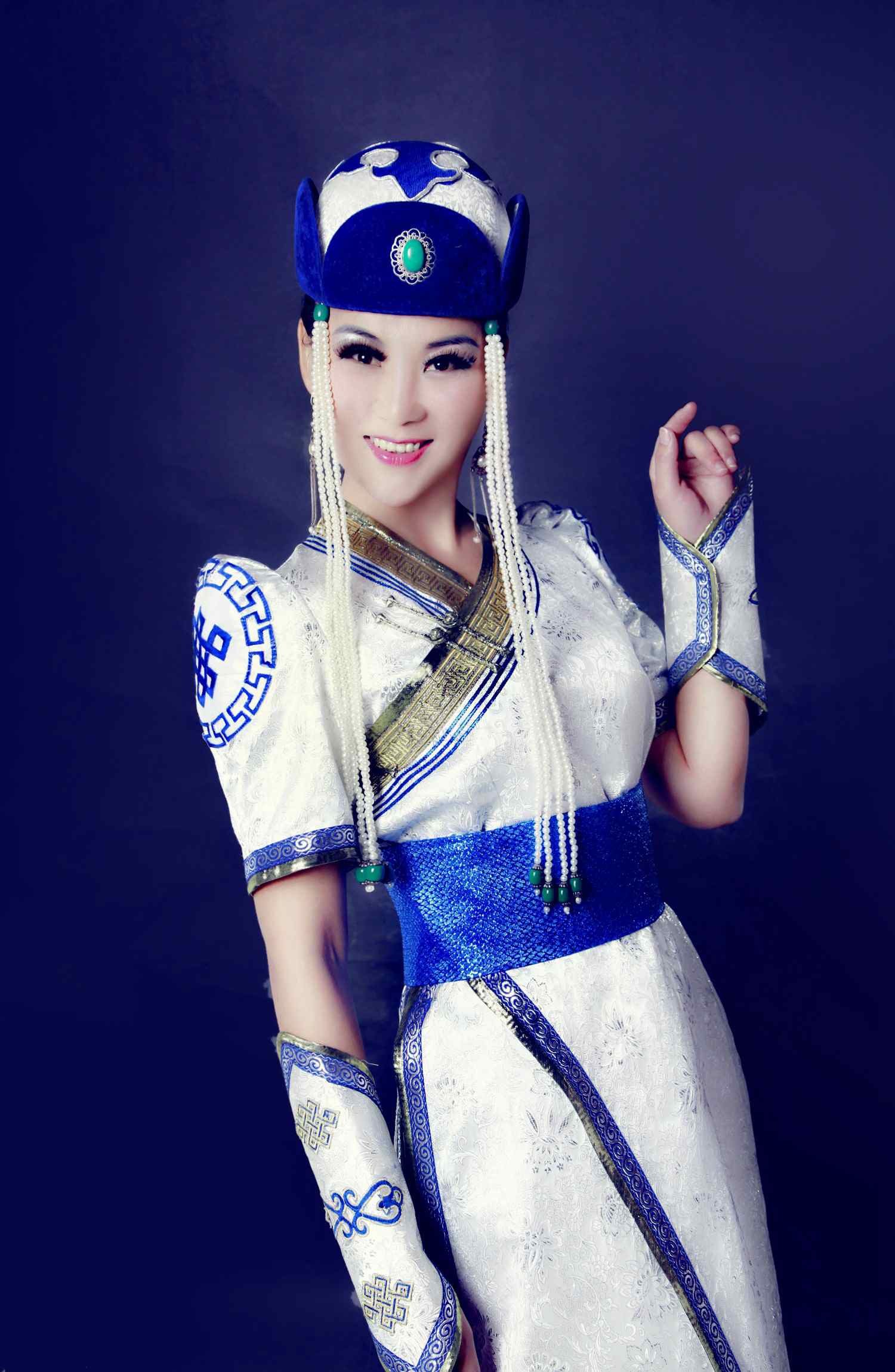 歌手格格歌曲《心中的乌拉盖河》 (2).jpg