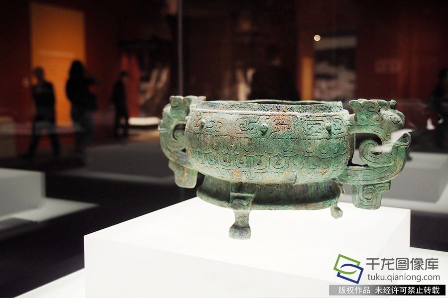 2019年9月17日，由文化和旅游部、国家文物局主办的“回归之路——新中国成立70周年流失文物回归成果展”在中国国家博物馆开幕，600余件海外流失文物讲述“回家故事”。本次展览是我国首次对流失文物回归工作进行全景式展现。展览系统梳理了新中国成立70年来300余批次、15万余件回归文物情况，精心遴选25个具有代表性的文物回归案例，为观众讲述了文物回归的曲折历程与精彩故事。杜建波摄 千龙网发