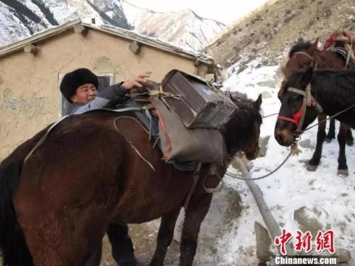 行医27年，居马泰&middot;俄白克先后骑过4匹马。