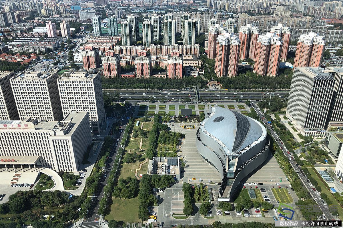 9月25日下午，“壮丽70年·时代‘京’彩”网络主题宣传活动走进丰台，俯瞰中关村丰台园、丽泽金融商务区整体建设情况。图为从诺德中心46层俯瞰（图片来源：tuku.qianlong.com ）。千龙网记者 刘阳摄