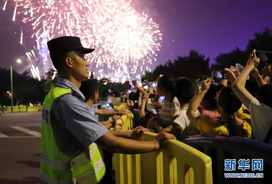 （图文互动）（3）为保一方平安 民警的国庆一天是这样度过的