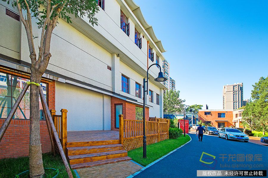 首都粮食博物馆坐落在南二环边，永定门城楼西南角，永定门外三元街17号的大磨坊文创园内，建筑面积千余平方米。陈风檩摄 千龙网发
