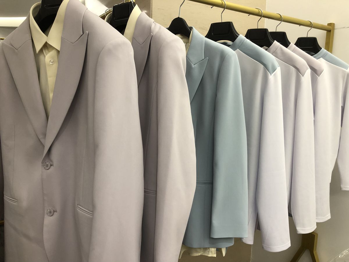 2北京时尚控股组织制作的国庆70周年群众游行服装（样衣）_副本