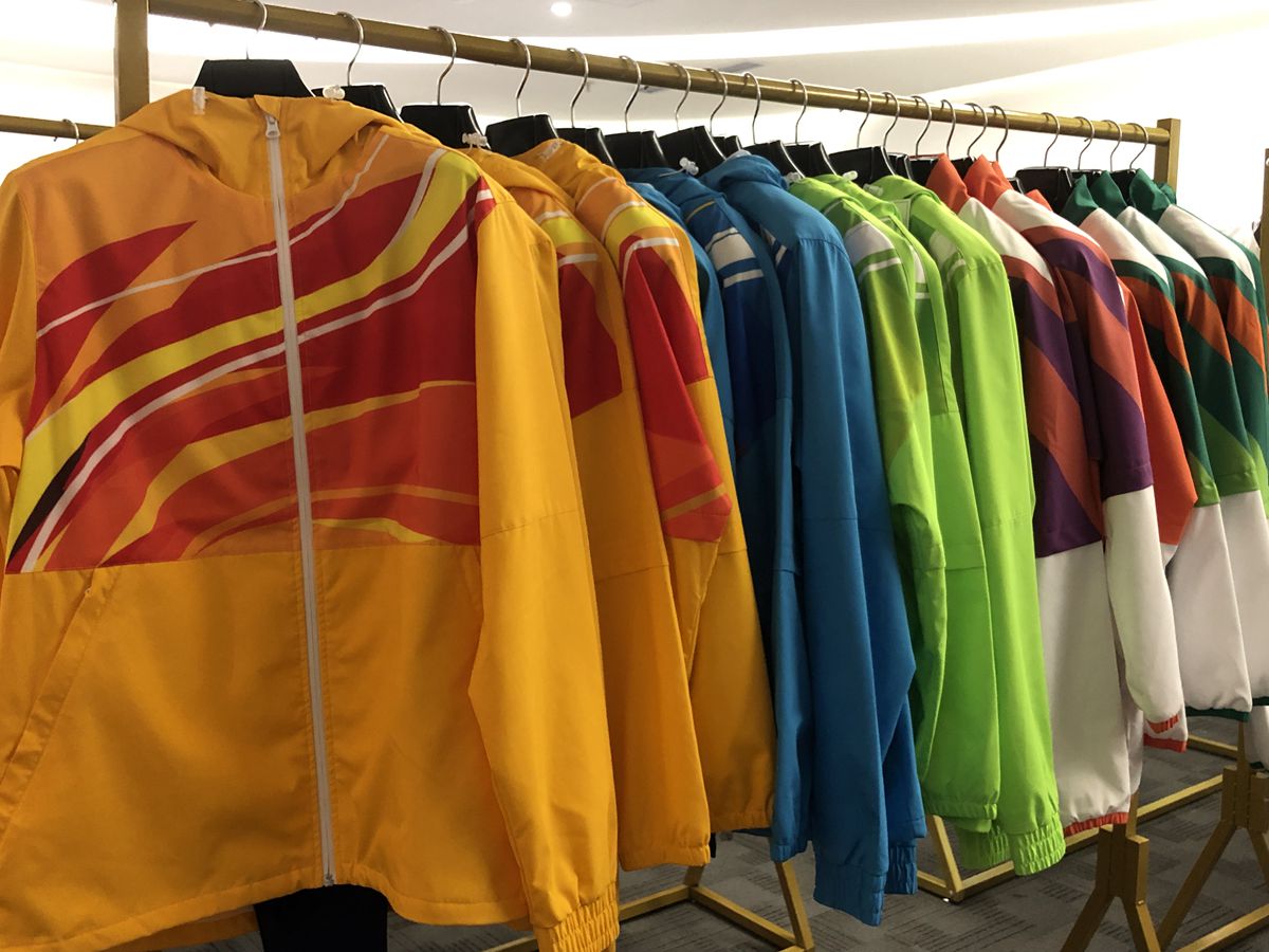 3北京时尚控股组织制作的国庆70周年群众游行服装（样衣）_副本