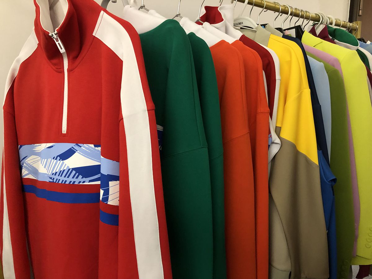 5北京时尚控股组织制作的国庆70周年群众游行服装（样衣）_副本