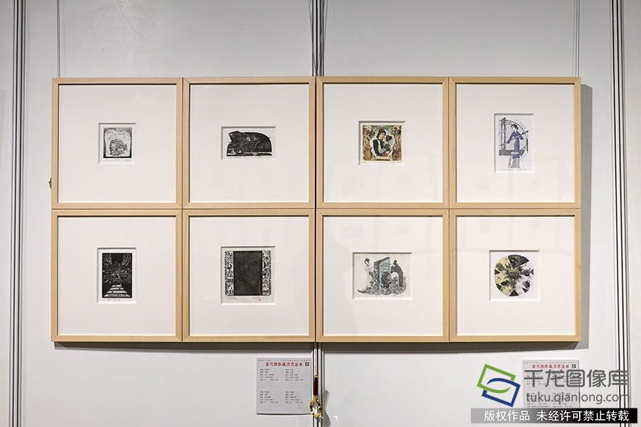 2019年10月15日，北京，“当代国际藏书票巡展”（北京站）在国家典籍博物馆开幕。图为展出的中外艺术家藏书票作品和模板。赵乃明摄 千龙网发