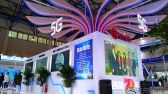 参观者在第二十二届中国北京国际科技产业博览会参观。当日，第二十二届中国北京国际科技产业博览会在位于北京的中国国际展览中心（老馆）开幕，参展企业1200余家。时永平摄  千龙网发