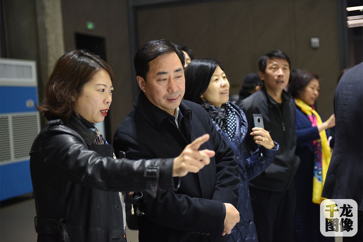 10月29日，北京市委统战部组织首都统一战线人士参观北京大兴国际机场和冬奥会场馆，感受新时代首都发展新成就。千龙网发