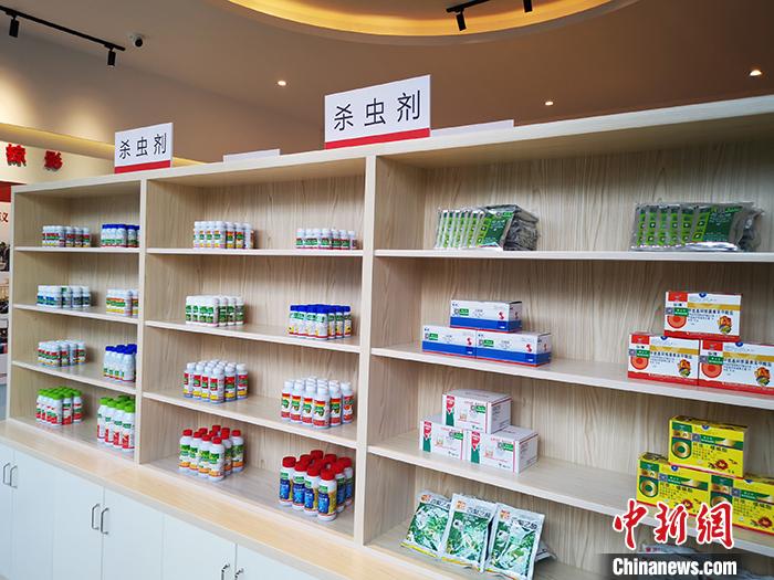 图为10月23日，黄山市建设的安徽首个农药集中配送体系，实现了农药采购、配送、废弃农药包装物回收与处置的全流程监管，从源头上杜绝了高残留和高毒性农药对环境的污染。a href=