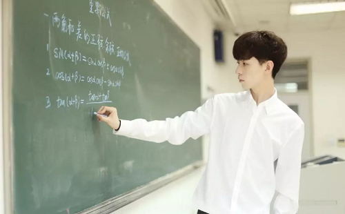 抖音最帅数学老师：老师不仅仅是老师，更是青春见证者