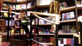 据介绍，北京特色书店重点评选在内容、服务、主题定位、图书选品等方面具有特色，运营发展模式实践转型升级，社会效益良好，有一定品牌影响力的实体书店。图为钟书阁入选北京最美书店。贺路启摄 千龙网发