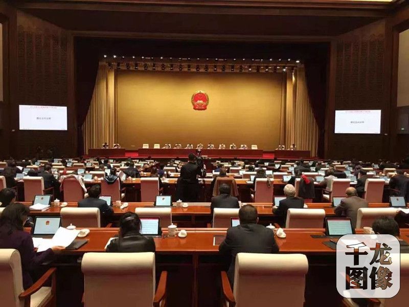 11月25日，《北京市物业管理条例（草案）》提请市十五届人大常委会第十六次会议审议。千龙网发