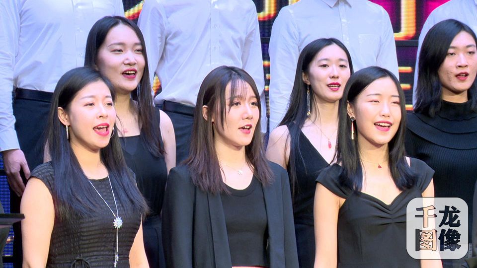 合唱团为观众献上多种风格的歌曲