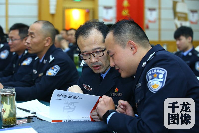 11月27日，北京市监狱管理局举行“五大改造”教育读本丛书发布会。千龙网发