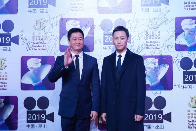 吴京、张译、樊昊仑、景珂等亮相第四届巫山电影周闭幕红毯