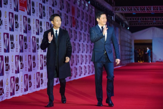 吴京、张译、樊昊仑、景珂等亮相第四届巫山电影周闭幕红毯