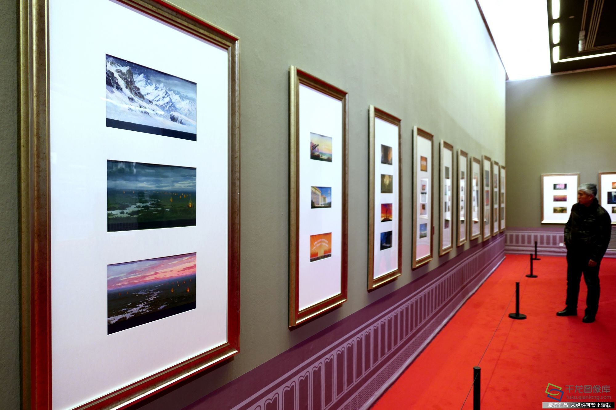 2019年12月6日，北京，“东方红•中国情孟宪成艺术展”昨天（5日）在中国美术馆开幕，其中《东方红》舞台美术设计图手稿首次公开展出。贺路启摄 千龙网发