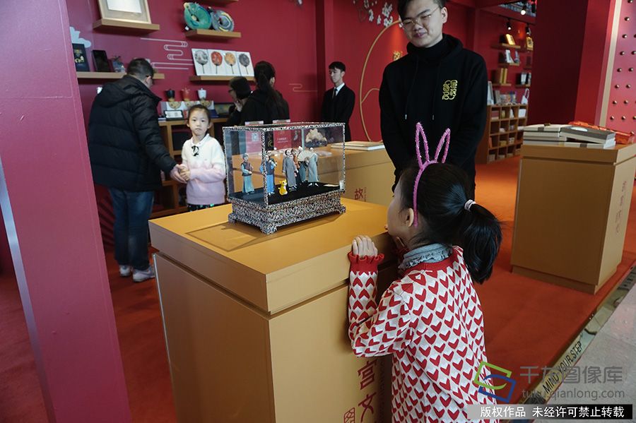 2019年12月7日，北京，“‘金榜题名’互动式展览”12月6日在北京王府中環开幕。刘宏声摄 千龙网发