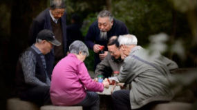 老人打牌染新冠肺炎传染全家 北京疾控：别不在乎