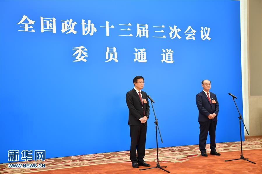 (两会·政协开幕·XHDW)(1)接受采访