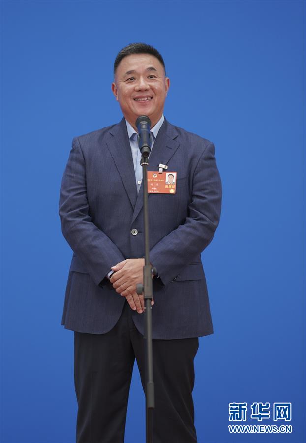 (两会·政协开幕·XHDW)(6)接受采访
