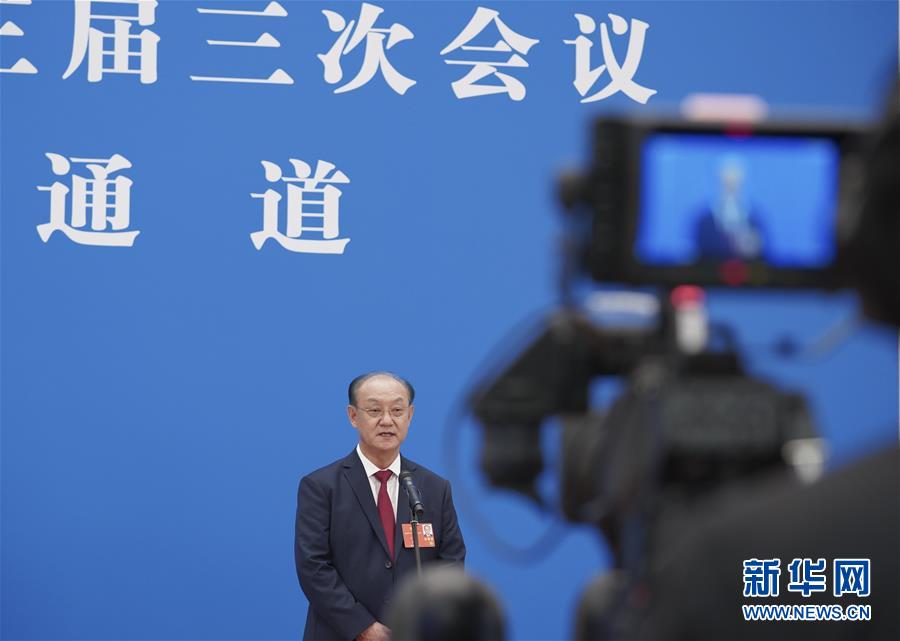 (两会·政协开幕·XHDW)(3)接受采访