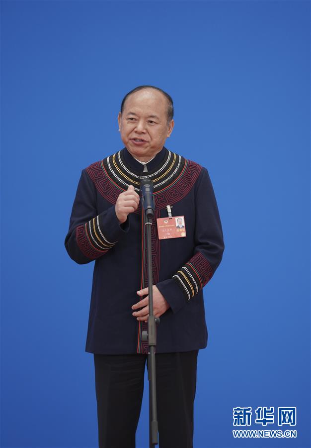 (两会·政协开幕)(6)接受采访