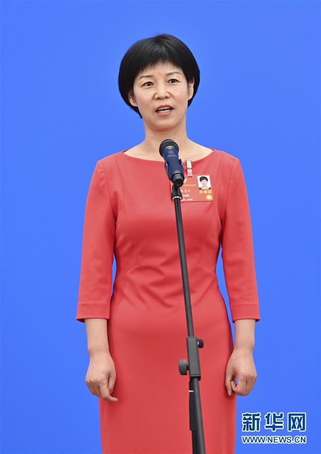 (两会)(3)接受采访