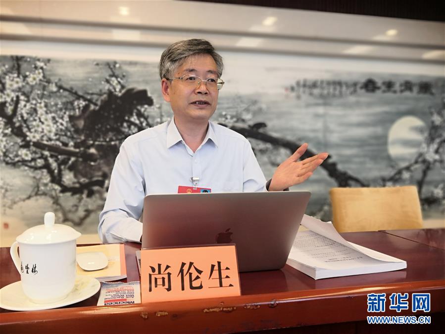 (两会·热点画报)(6)代表委员聚焦民法典草案