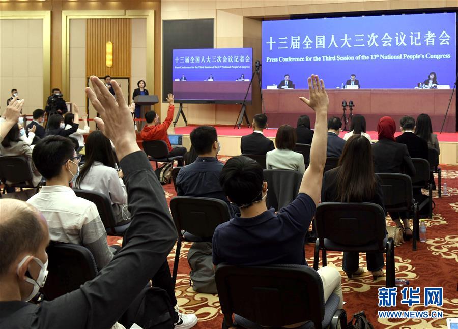(两会·XHDW)(17)李克强出席记者会并回答中外记者提问