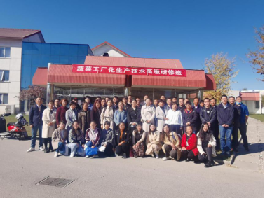 为培养高效设施专业技术人才，支撑北京市都市型现代农业发展，根据《北京市专业技术人才知识更新工程实施方案》（京人社教发〔2013〕45号）精神，北京市农业技术推广站承办的2020年“蔬菜工厂化生产技术高级研修班”于10月21日至23日在京举办。