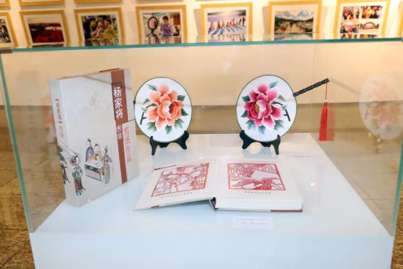 据了解，第31届北京农民艺术节由市委农工委、市委宣传部、首都文明办、市农业农村局、市文化和旅游局、市文联共同主办，此次展览是重要内容之一，由市委农工委宣教中心、北京摄影家协会、北京书法家协会、涉农区区委农工委、区农业农村局承办，旨在通过鼓励基层参与艺术创作，反映京郊农村贯彻落实习近平新时代中国特色社会主义思想的生动实践，展示本市全面推进乡村振兴、建设美丽乡村的新气象新作为，展现首都农民新时代的新风貌和生产生活的新变化。2021年春节前，主办方还将荟萃展示“乡村大舞台”——“三农”题材原创节目等，深入开展“我们的中国梦”——文化进万家活动，着力丰富首都乡村的节日文化生活。