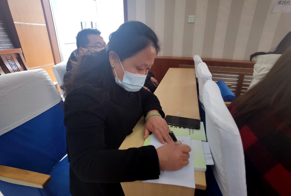 1月20日,平谷区18个乡镇街道举行区委全会、区“两会”精神宣讲暨人大代表接待选民日活动,系统宣讲区委五届十二次全会精神和区“两会”精神,畅谈平谷区“十四五”规划和2035年远景目标,让人们及时全面了解年度和中长期工作任务和发展思路。