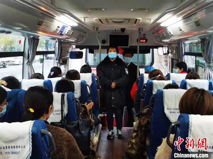 青海海东400名医护人员集结驰援西宁