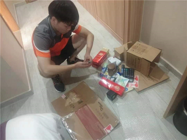 【中国梦•大国工匠篇】李庆恒:从快递小哥到“高层次人才”,把平凡工作干出彩 【中国梦•大国工匠篇】李庆恒:从快递小哥到“高层次人才”,把平凡工作干出彩