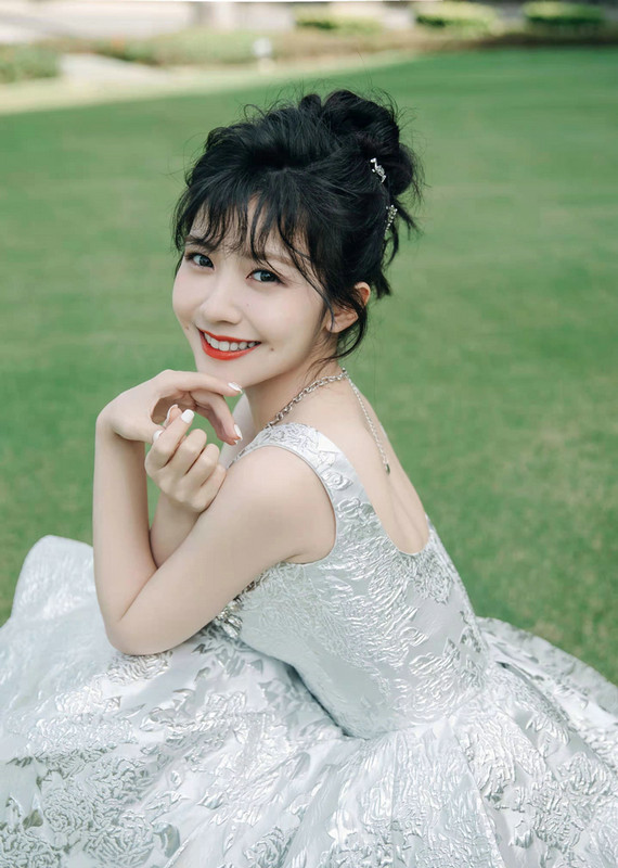 Lai Meiyun made her debut at the TMEA Music Festival and sang