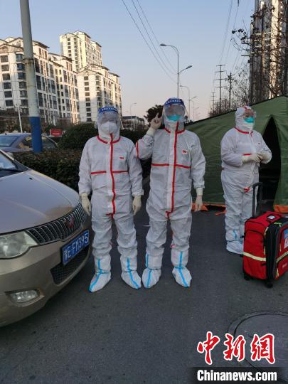 图为工作中的流调员。 河南省疾控中心供图 点击进入下一页