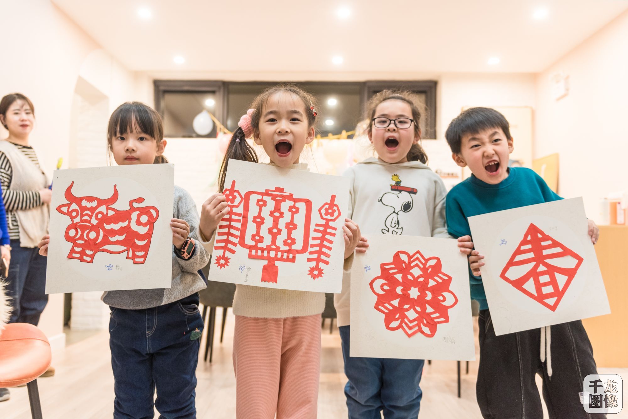 非遗过大年年俗体验活动：剪纸&mdash;小溪嘟嘟民宿供图