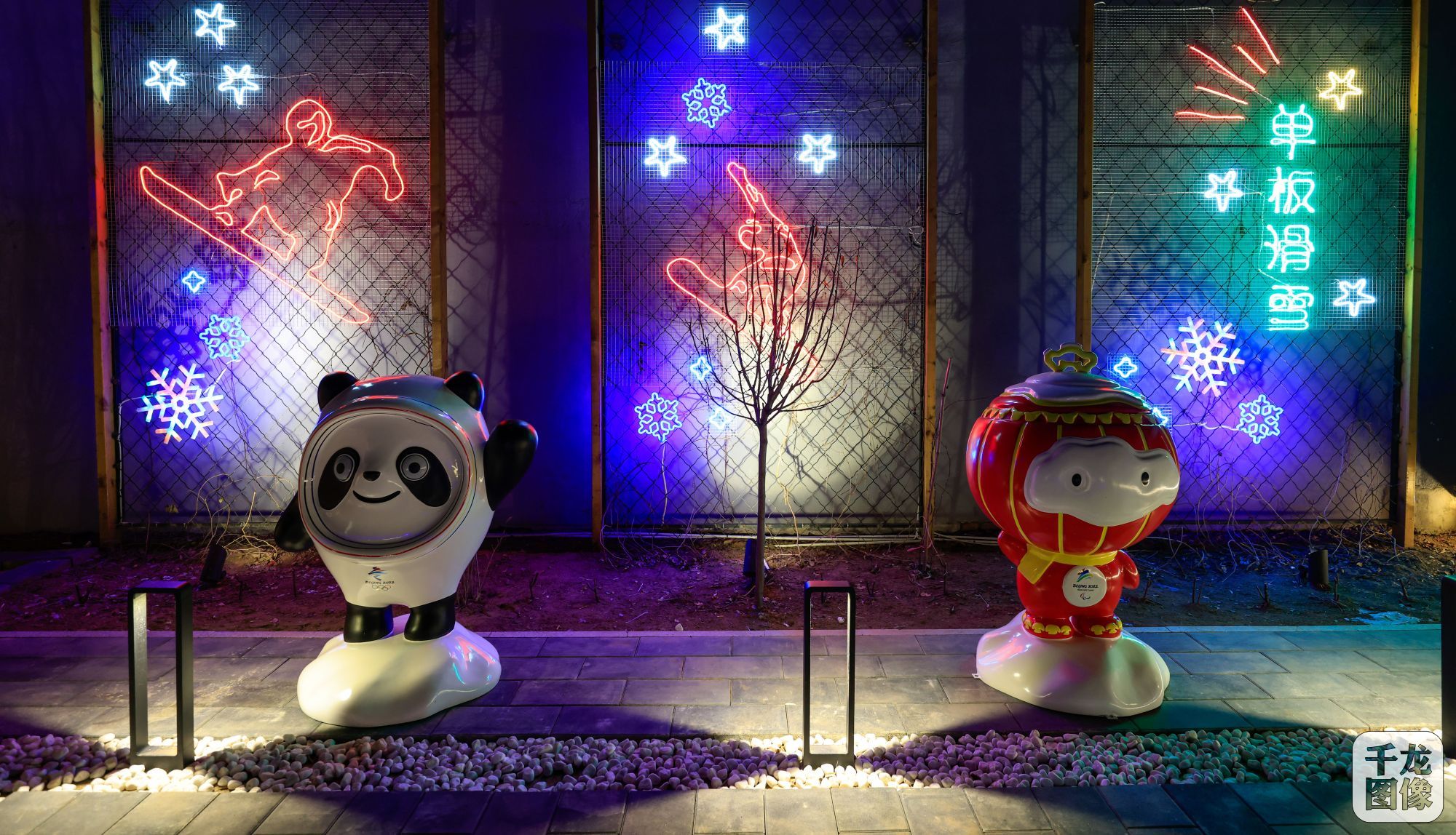 冬奥人家：冬奥主题小夜景&mdash;一念花开&middot;白草山院民宿供图