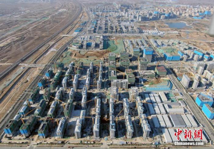 资料图：航拍雄安·华望城项目施工现场。该项目办公区域将重点对接疏解央企，将打造宜居宜业的综合性功能区。<a target='_blank' href='/'>中新社</a>记者 韩冰 摄