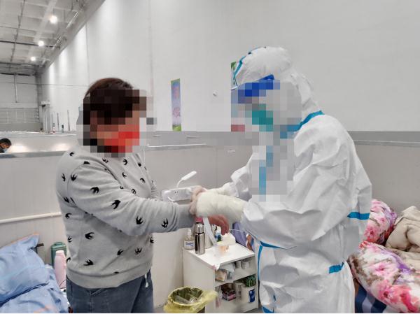 父母与女儿在同一方舱，原来他们“骗”了对方这么久……