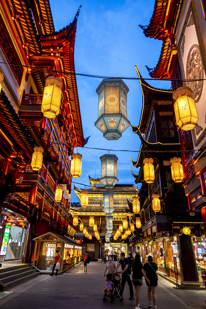 【组图】上海：端午节小长假 市民纷纷游园购物