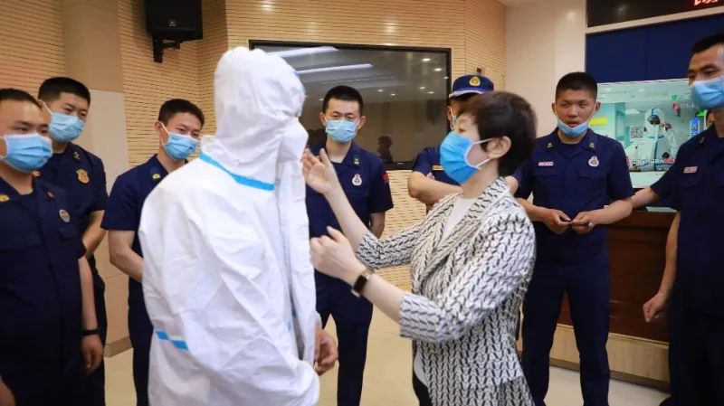 穿脱防护服有讲究