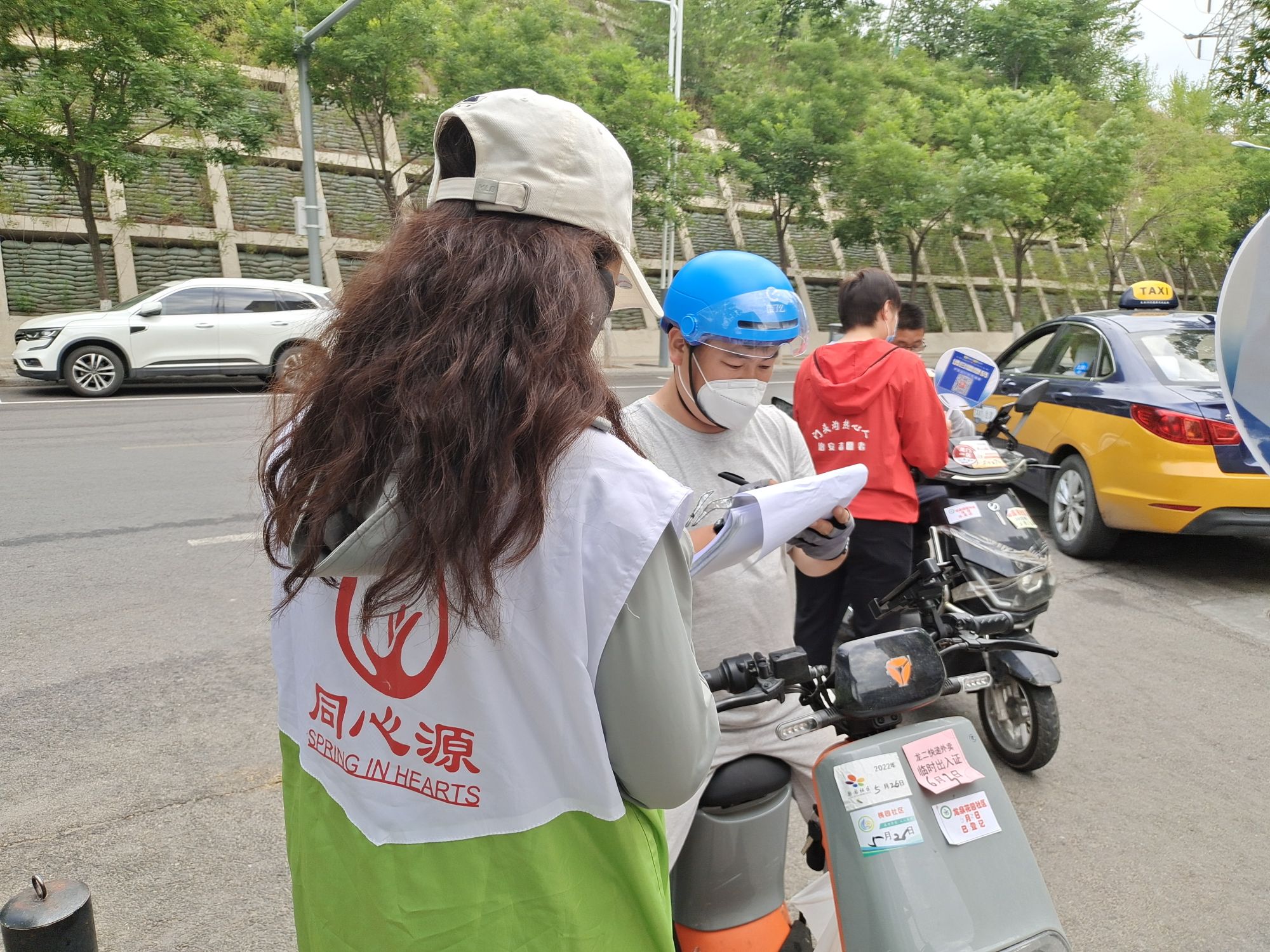 二、积极参与,坚持政治定力,提高服务质量,充分发挥服务意识。