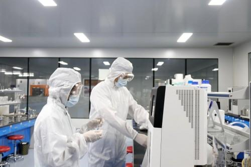 接下来，朱氏药业将以博士后创新实践基地的设立为起点和契机，进一步深入推进校企合作模式，发挥好科研平台载体效能，以博士后创新实践基地为工作抓手，统筹协调园区优势资源，开展技术创新实践活动，不断提升自身实力“内涵”，集聚更多优秀博士人才加入到企业当中来，加快促进企业科技成果转化和高层次人才孵化，逐步将人才优势转化为加速企业转型和高质量发展的强劲动能。