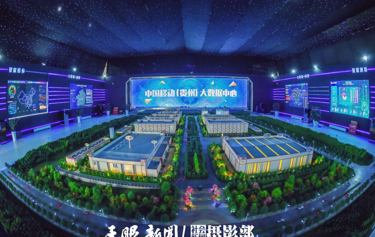 1659078294129991.jpg 5 中国移动贵州大数据中心 。中国移动贵州大数据中心是中国移动五大数据基地之一,按照国际最高等级T4标准建设,总投资20亿元,建筑面积19万平方米,建成容纳2.1万个机架,32万台服务器的能力,PUE值1.39。 傅泊霖。摄(1).jpg