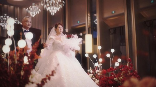 重磅狗粮!“贾宝玉”扮演者欧阳奋强用DR钻戒为相爱40年的妻子补办求婚,现场超甜! 重磅狗粮!“贾宝玉”扮演者欧阳奋强用DR钻戒为相爱40年的妻子补办求婚,现场超甜!