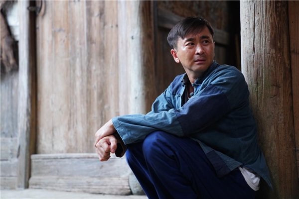 《那山那海》央视一套开播 铁伟光演雷铨水带领村民脱贫致富