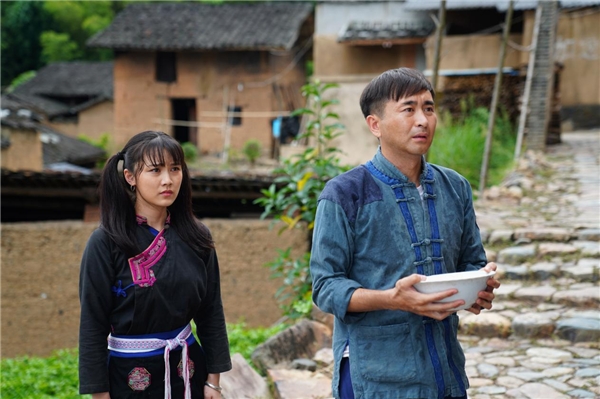 《那山那海》央视一套开播 铁伟光演雷铨水带领村民脱贫致富